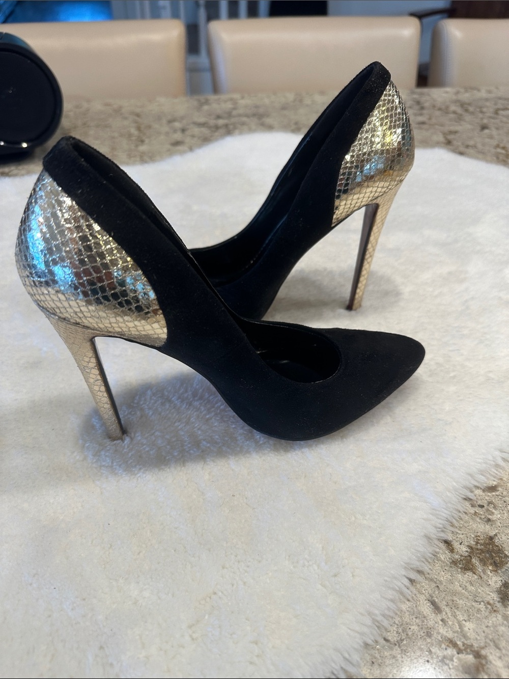 Miss smart gold/velvet style heels